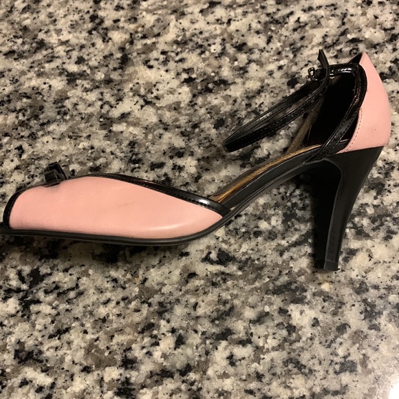 Pumps - Picture 4 of 4